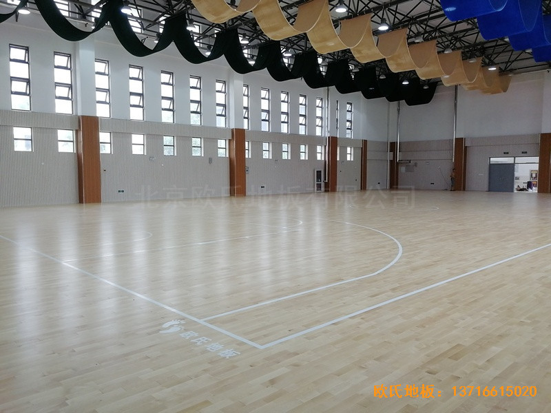 烏魯木齊達(dá)坂城中學(xué)籃球館運(yùn)動(dòng)木地板施工案例0