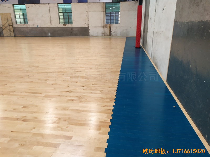 福建一通汽車(chē)修理有限公司籃球館運(yùn)動(dòng)木地板鋪裝案例4